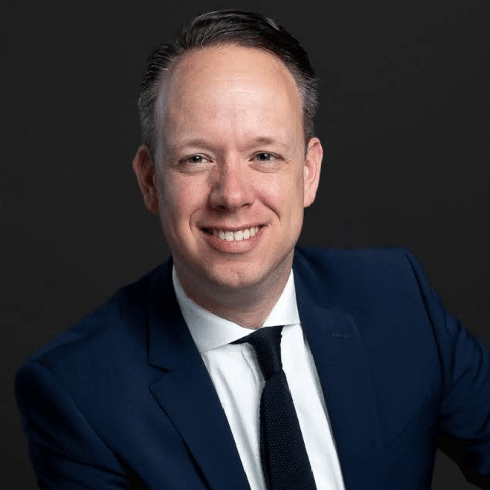 Zakelijk portret van ondernemer in kantooromgeving – MJ Photography